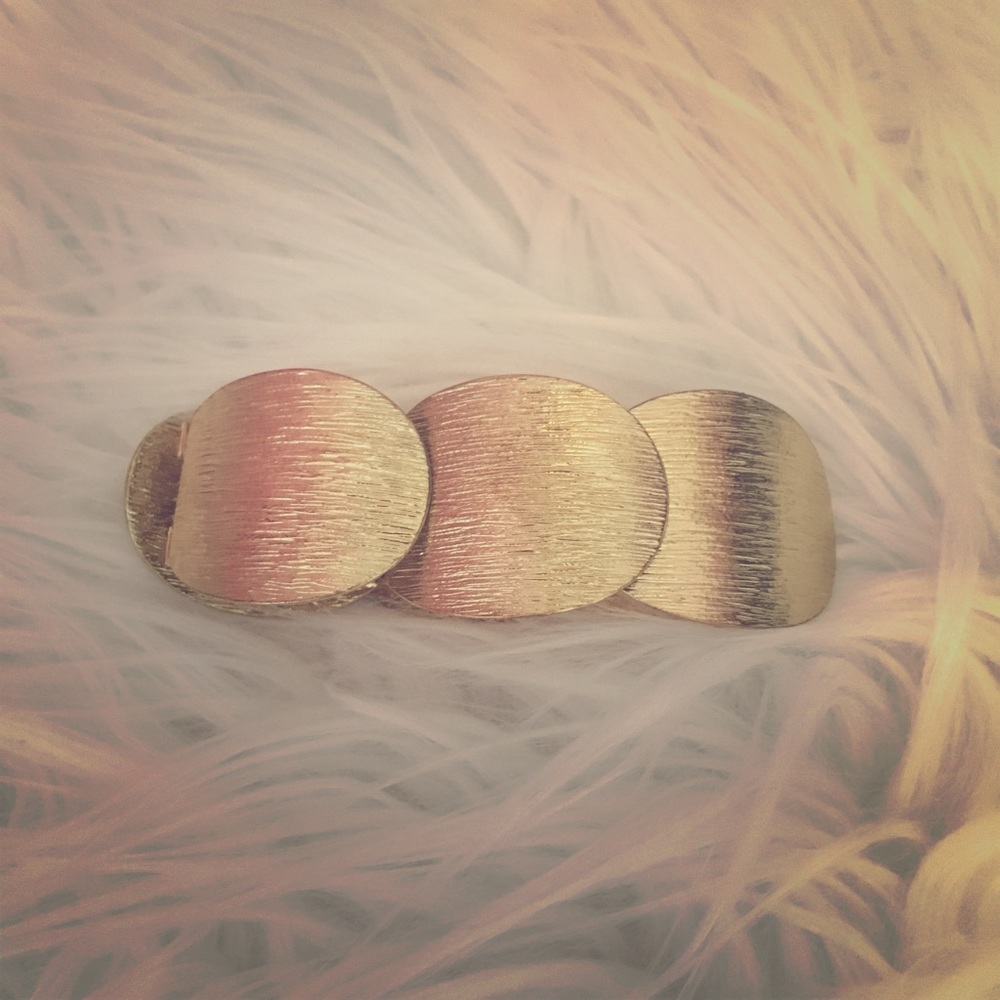 Gold stretch bracelet